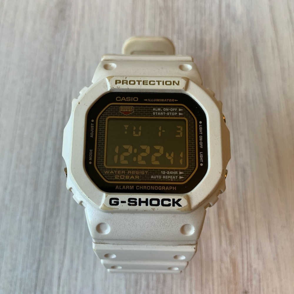 CASIO G-SHOCK Rising White 25th Anniversary